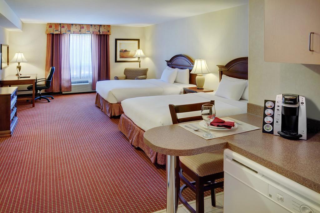 Pomeroy Inn And Suites Chetwynd Room photo